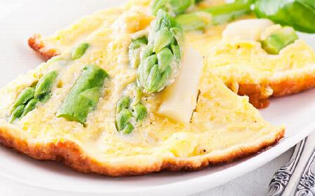 Omlet ze szparagami - podajemy wyśmienity przepis!