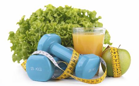 W co wzbogacić dietę, żeby szybciej tracić kilogramy? Jakie produkty zbijają wagę?