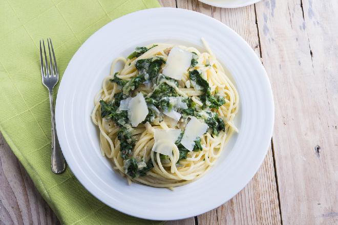 Dania ze świeżego szpinaku - szpinakowy sos do spaghetti
