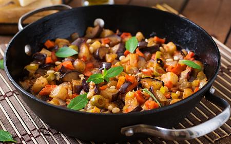 Caponata sycylijska: bakłażany z dodatkami