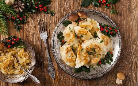 Jak zrobić pierogi z kapustą i grzybami? Klasyczny przepis