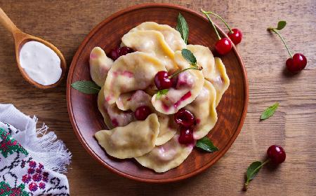Pierogi z wiśniami - przepis na fantastyczne owocowe pierożki