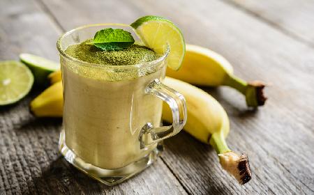 Koktajl bananowy z herbatą matcha