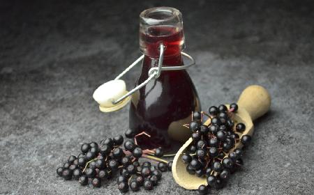 Kompot z owoców czarnego bzu na zimę: z gruszkami, pigwą i imbirem