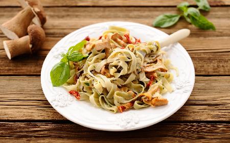 Tagliatelle z grzybami leśnymi: prosty przepis