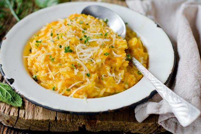 Kremowe risotto dyniowe: obfite risotto z purre z pieczonej dyni